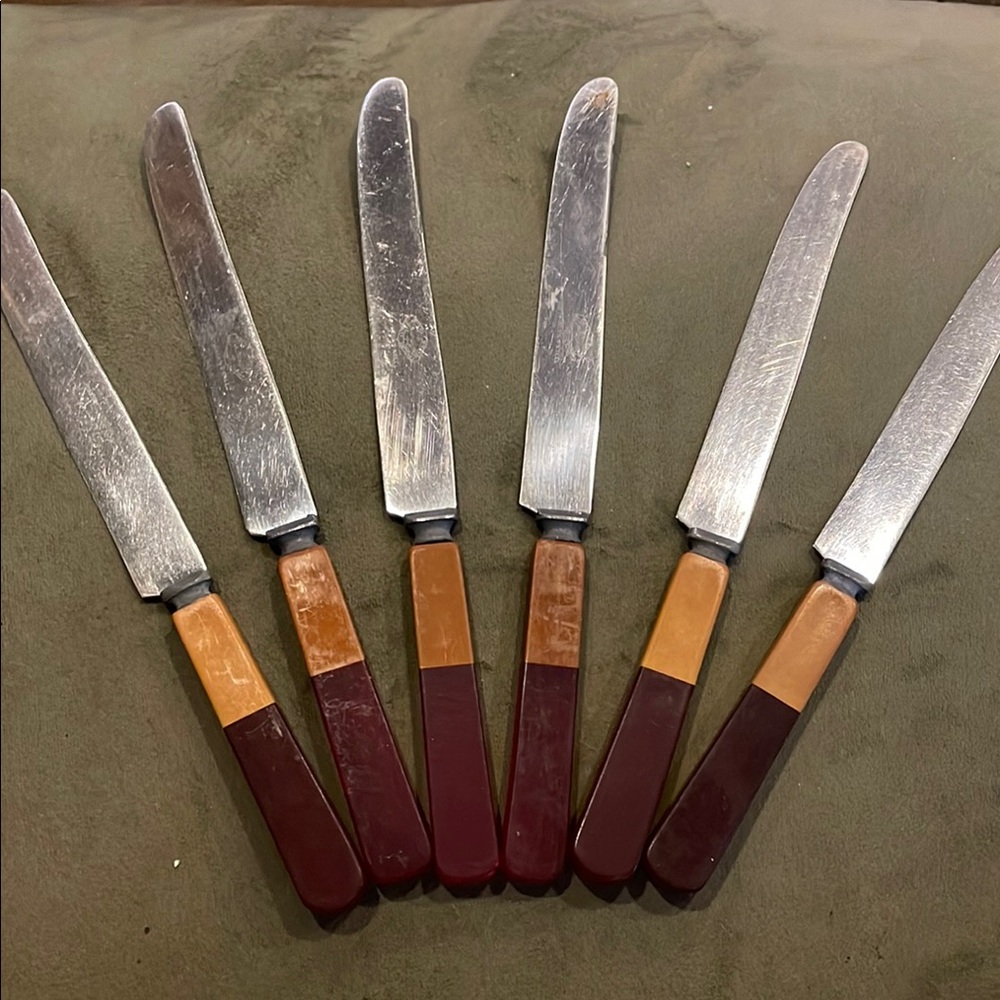 6 Vintage Bakelite Knives…Vintage